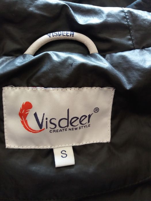 Пальто-куртка с капюшоном 44 разм на стройную девушку.