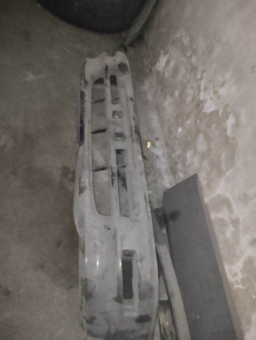 Продам бампер тайота карина 3