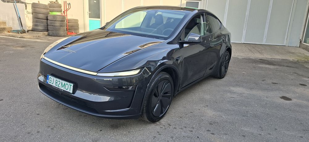 Tesla Model Y  Juniper / long range usor avariat
