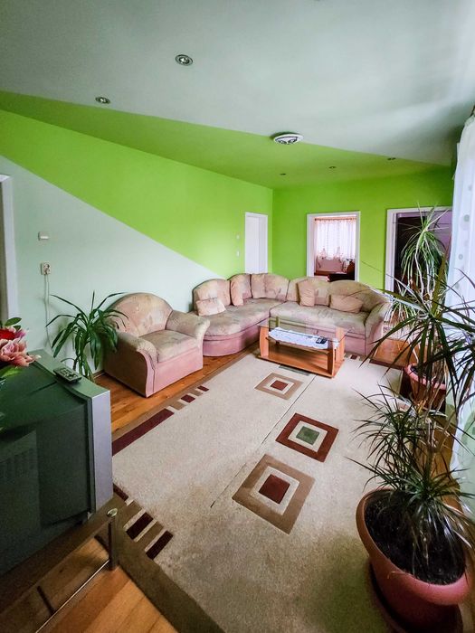 Vand/Schimb Casa zona centrala, 2 apartamente separate, garaj, curte