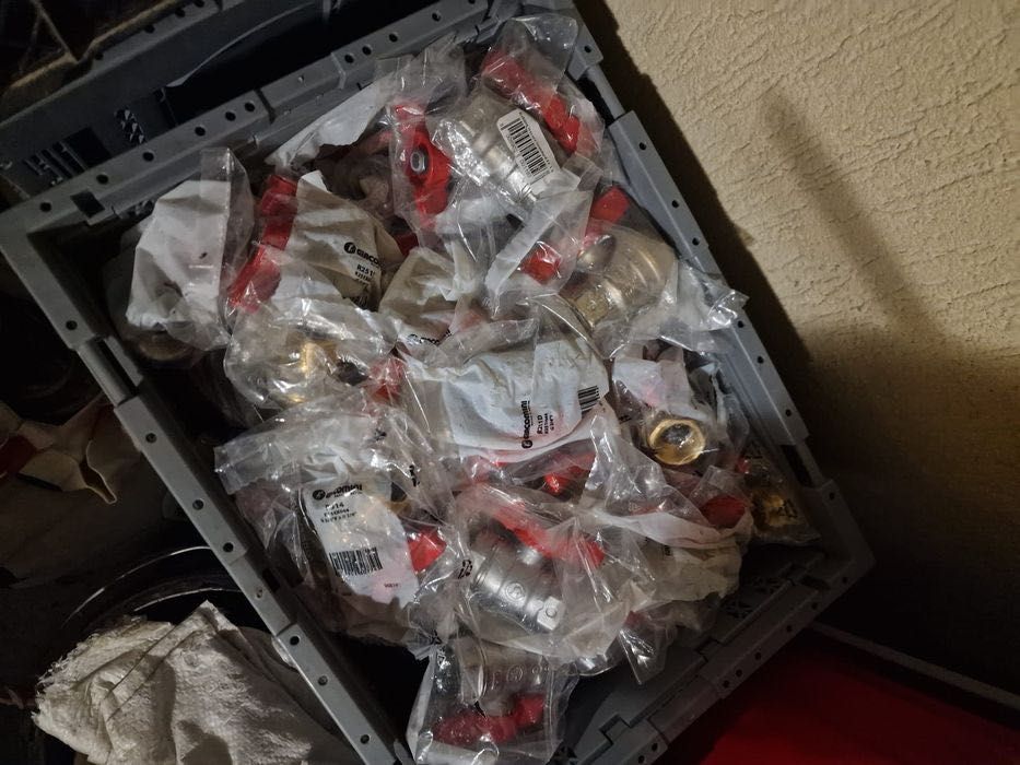Vând actuatoare, distribuitoare uponor