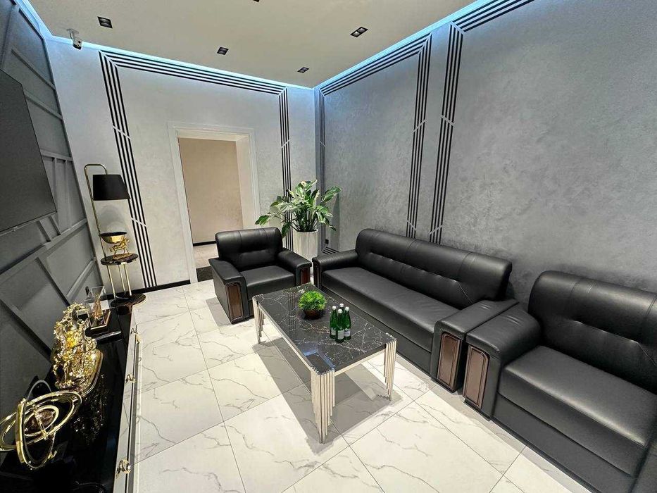 Офис • Ц-1, ор-р Чайков
1 этаж
Площадь: 100 м²