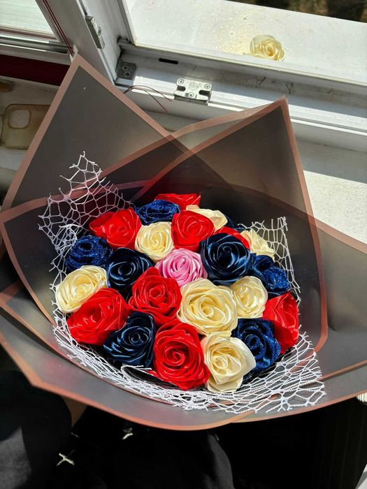 Buchet trandafiri din satin hand made