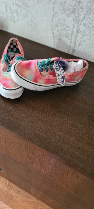 Нови гуменки Vans
