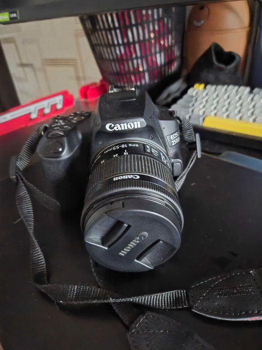 Продам фотоаппарат Canon EOS 250D