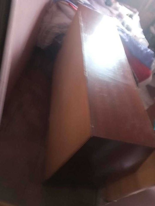 Шкаф с стъклена ракла