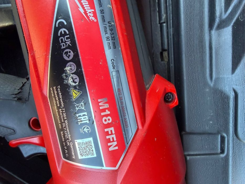 Milwaukee pistol de cuie pe acumulator