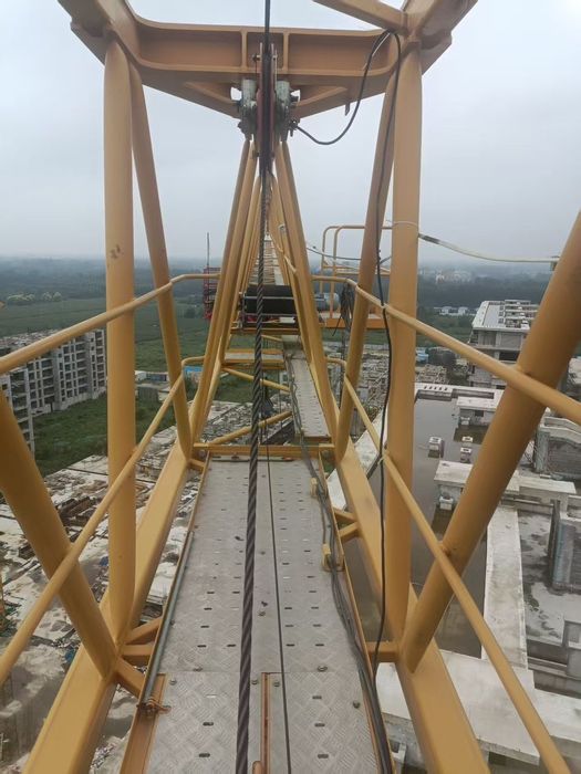 Minora kran zoomilon