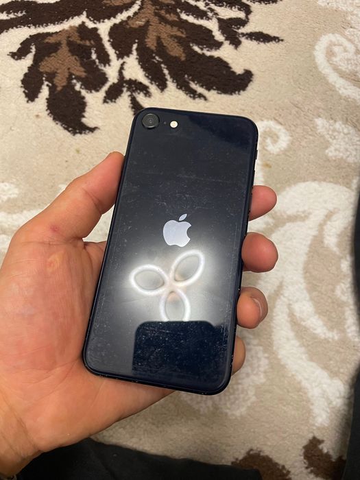iPhone SE в хорошем состоянии