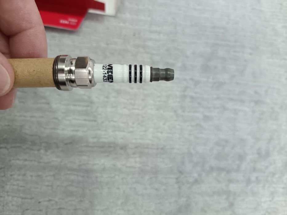 Продам новые свечи зажигания на Ладу Х-рей и Лада Vesta.