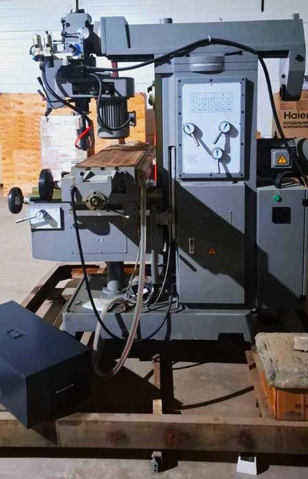 Универсальный фрезерный станок XL6332CL