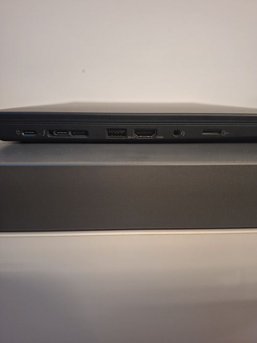 Лаптоп Lenovo ThinkPad T490 - i5 8-gen / 8GB RAM / 256GB NVMe / 14" FHD IPS