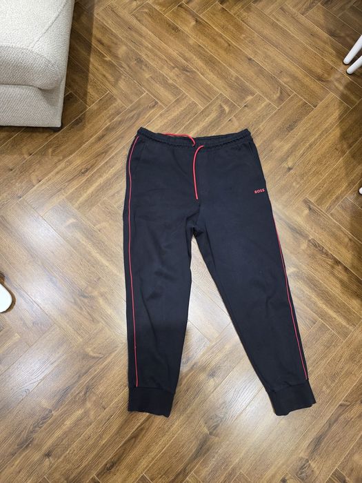 Срочно продам спортивный костюм. BOSS.ОРИГИНАЛ. В ОТЛИЧНОМ СОСТОЯНИИ