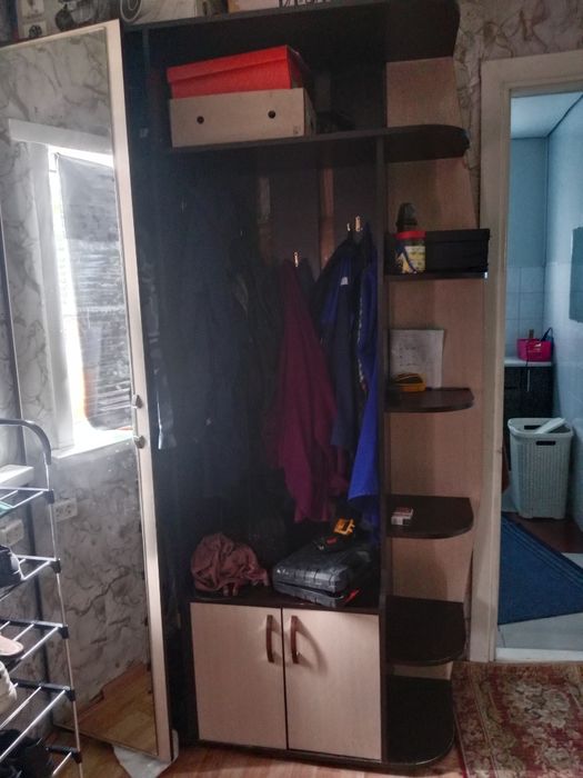 Шкаф в прихожую  продам