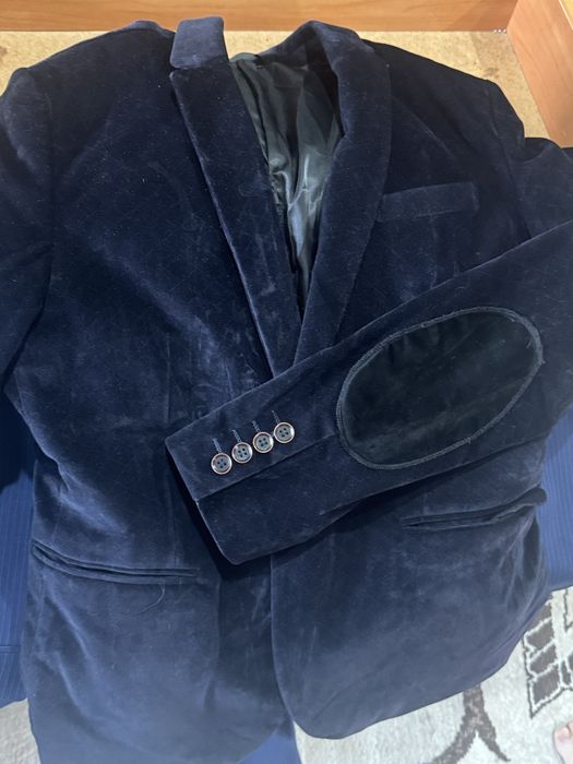 Отдам даром мужские одежды, костюм кардиганы рост 177 размеры разные,