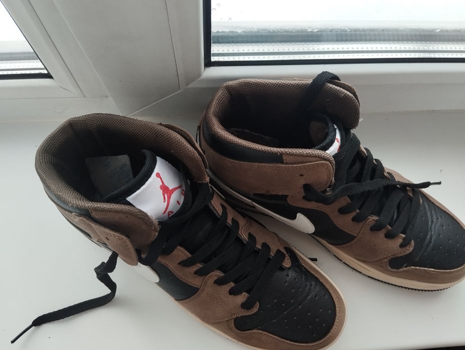 Кроссовки , джорданы