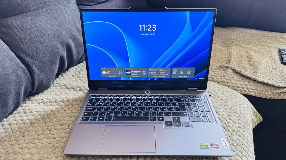 Геймърски лаптоп Lenovo LOQ 15ARP9 (Ryzen 5 7235HS + RTX 3050) с удължена гаранция 5 г само 2 месеца е ползван