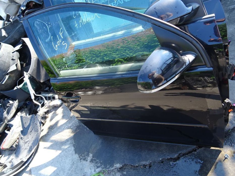 Vand Usa Fata Dreapta Volkswagen Golf 5 din 2007 volan pe stanga fara rugina.