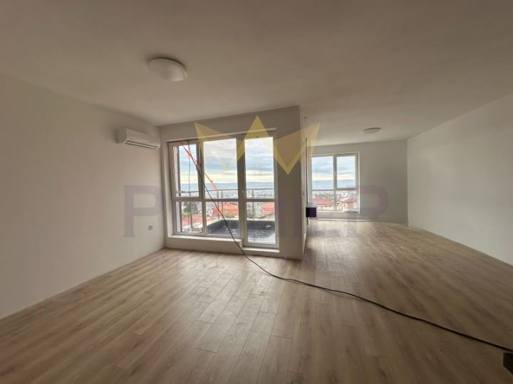 Продава се Двустаен апартамент в Варна, Изгрев - 100 кв.м за 2065 €/кв.м - Снимка #1