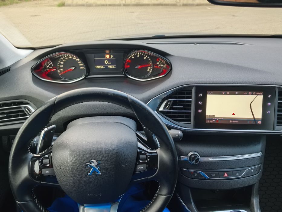 Peugeot 308 sw 1.5HDI 131kc EAT8 2018г