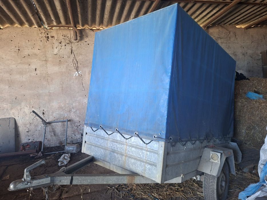 Vand Remorca albastra.