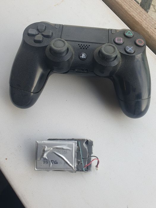 Controller Playstation 4 cu acumulator gol