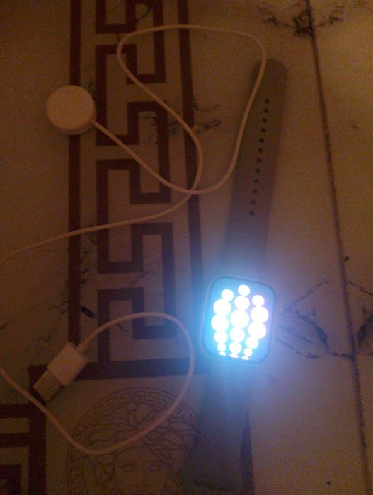 Смарт часы новый есть зарядка