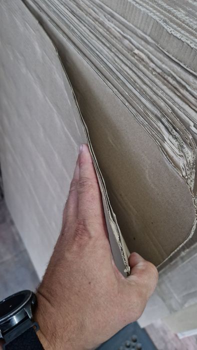 Листовой картон б.у. в отличном состоянии