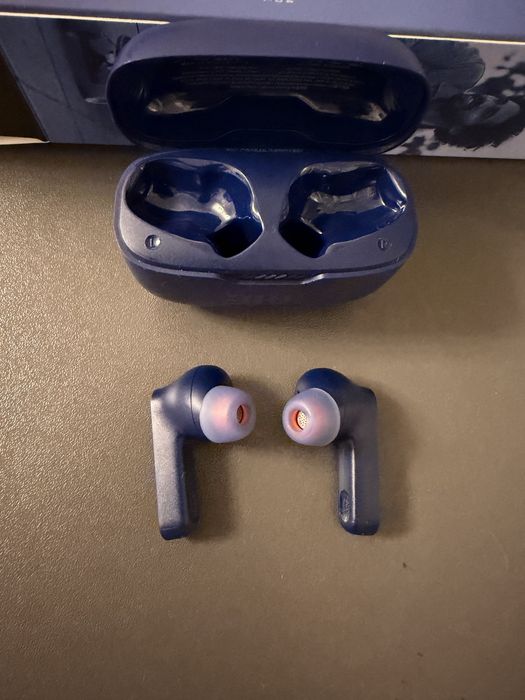 Продам наушники JBL