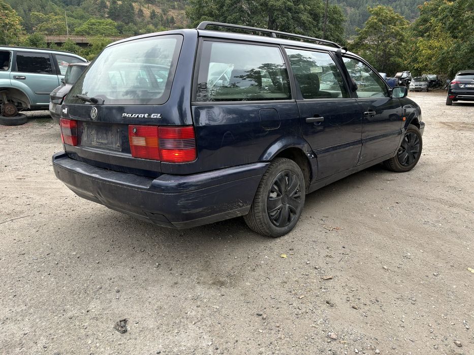 Фолксваген Пасат 1.6 само на бензин. Само на части.