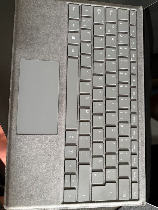 Microsoft Surface Pro 6 (Intel i5, 8GB RAM, 128GB SSD) + Оригинална клавиатура & Кутия