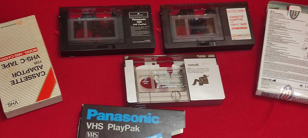 3 bucati adaptor pt. caseta video de la caseta VHS -C la VHS. PANASONIC. MAXELL. NISSHOKU.