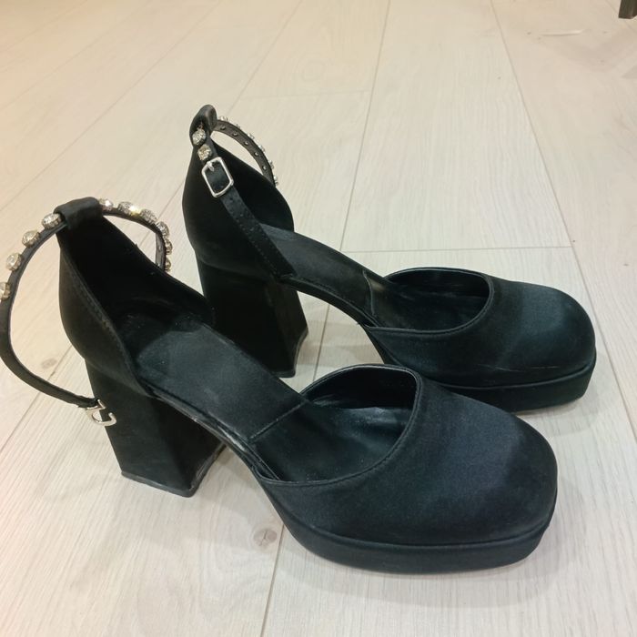 Продам туфли - кажжые по 6000