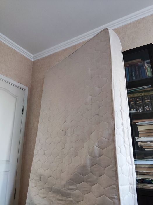 Большой ортопедический матрас221на130см  в хорошем   состоянии,