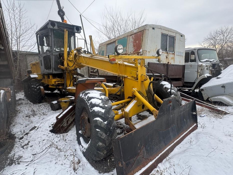 Продается автогрейдер ДЗ 180