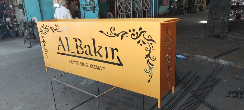 Mangal xoʻra kafe restoran uchun logotipli