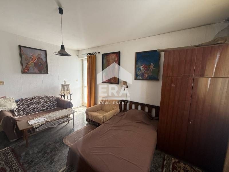 Двустаен апартамент в ж.к. Дружба 3