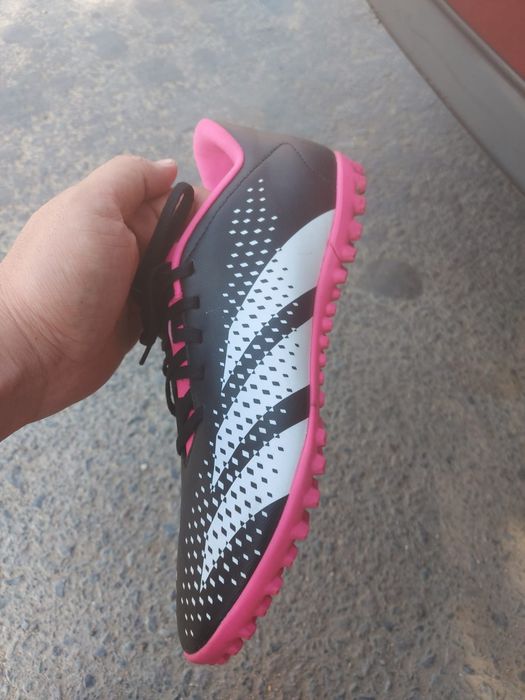 Vând ghete fotbal Adidas