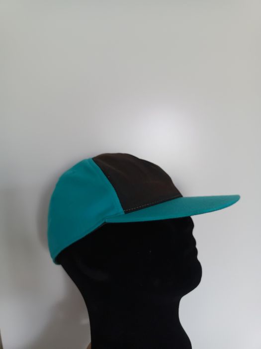 Sapca Famous Star and Straps