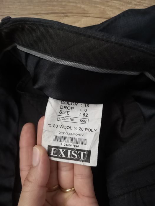 Pantaloni costum, mărimea 52. 80% lână.