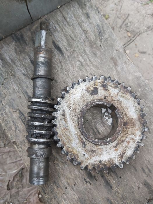 Ax melcat și pinion melcat