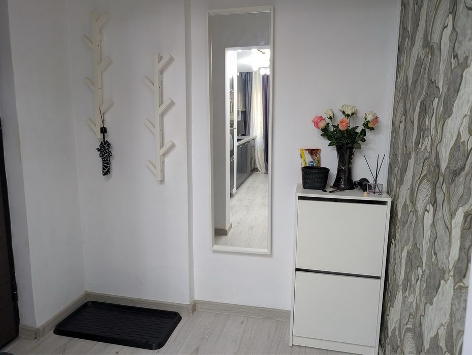 Apartament  renovat , recent mobilat ,2 camere decomandat