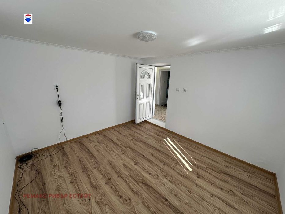 Къща на два етажа за продажба гр. Две могили