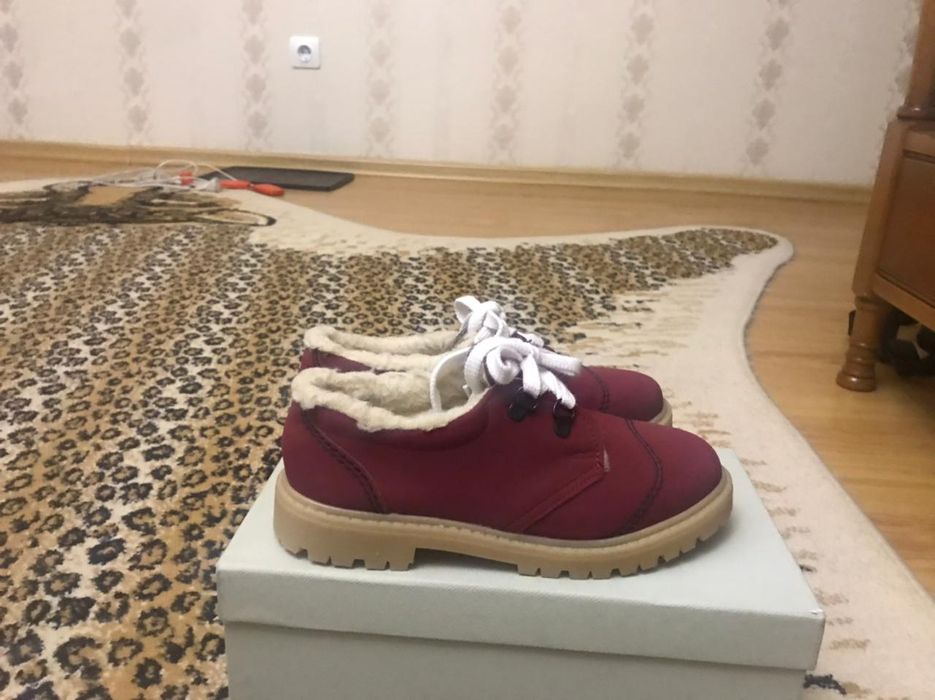 Продам детскую  обувь