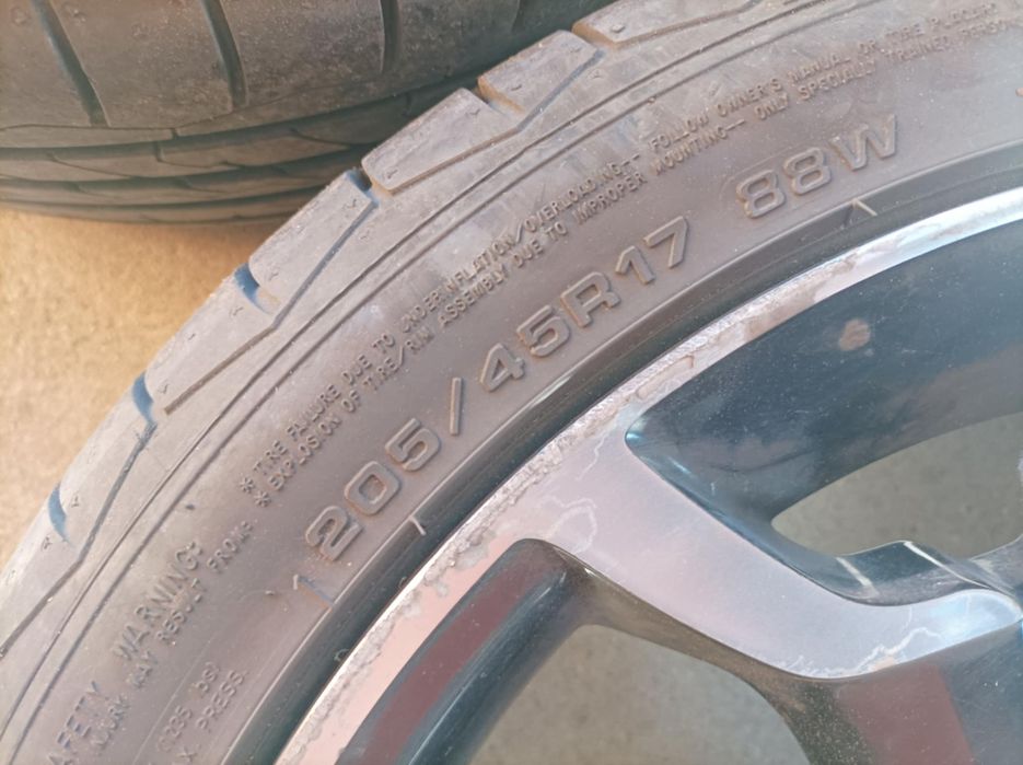 Продавам 4 броя гуми летни с алуминиеви джанти за Ситроен