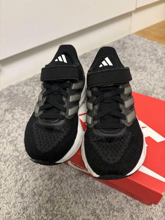 Adidasi Adidas marimea 28