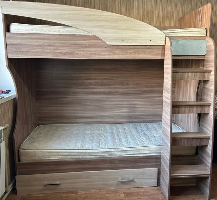 Двух яростная кровать