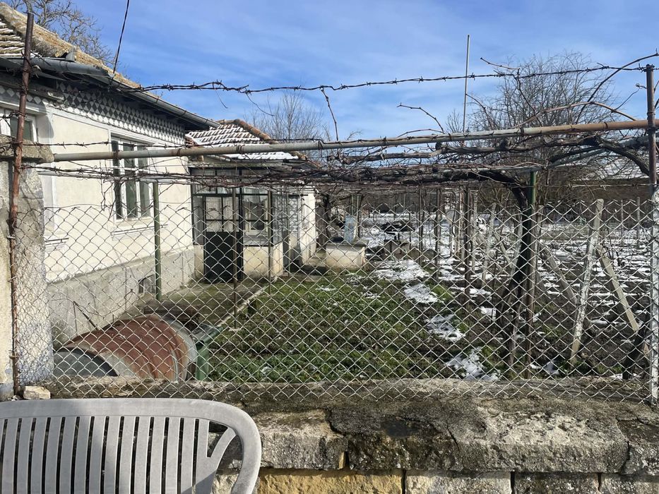 Собственик Продава къща с двор в село Млада Гвардия