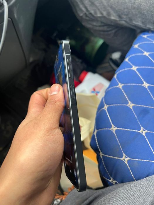 Продам Samsung a17 на 256гб