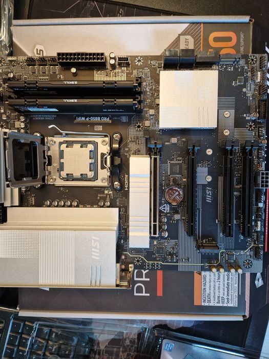 Kit placa de baza MSI PRO B850-P WIFI + AMD Ryzen 5 9600X + G.Skill Ripjaws S5 32GB DDR5 5600MHz CL36